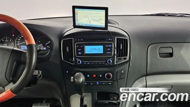 Hyundai Starex 2017 — фото 14