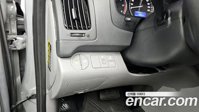 Hyundai Starex 2017 — фото 16