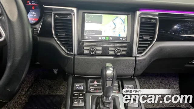 Porsche Macan 2015 — фото 18