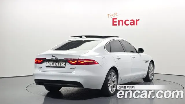 Jaguar XF 2017 — фото 2