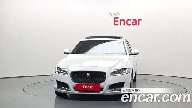 Jaguar XF 2017 — фото 3