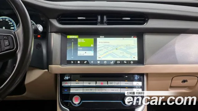 Jaguar XF 2017 — фото 14