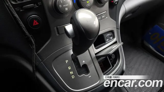 Hyundai Starex 2015 — фото 9