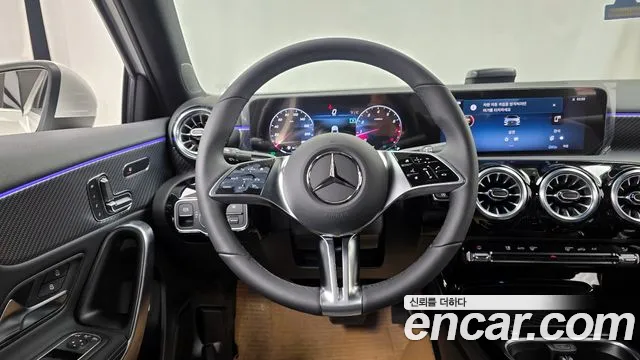 Mercedes-Benz A-Class 2025 — фото 13