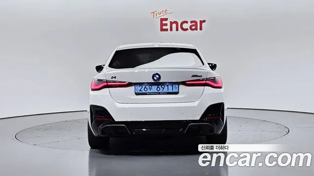 BMW i4 2022 — фото 4