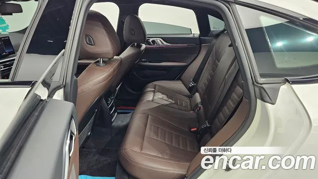 BMW i4 2022 — фото 12