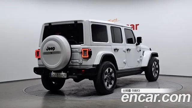 Jeep Wrangler 2023 — фото 2