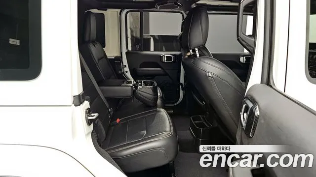 Jeep Wrangler 2023 — фото 12