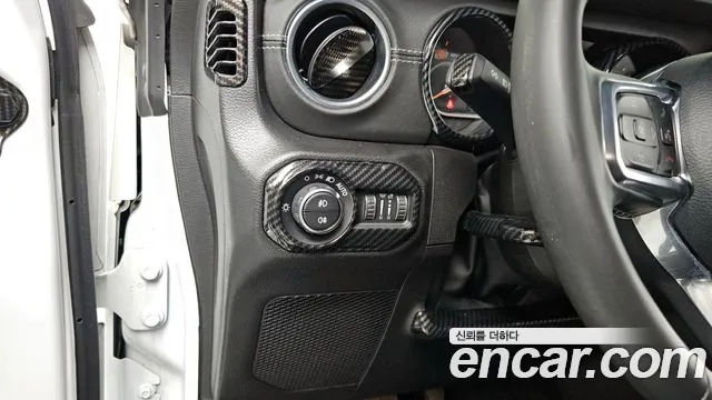 Jeep Wrangler 2023 — фото 16