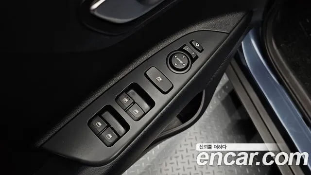 Kia Stonic 2018 — фото 16