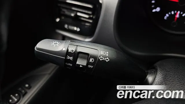 Kia Stonic 2018 — фото 18