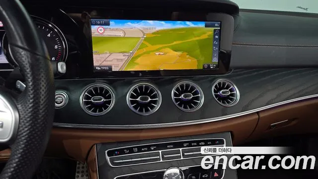 Mercedes-Benz E-Class 2019 — фото 15
