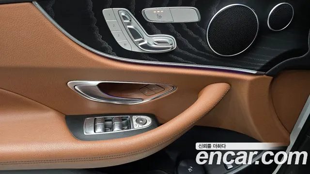 Mercedes-Benz E-Class 2019 — фото 16