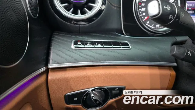Mercedes-Benz E-Class 2019 — фото 17