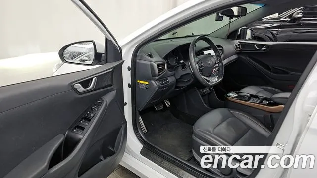 Hyundai Ioniq 2017 — фото 10
