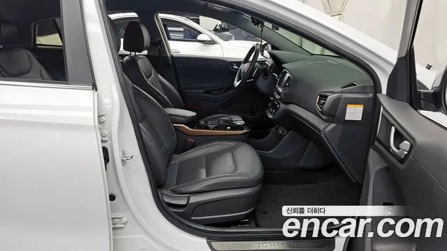 Hyundai Ioniq 2017 — фото 11