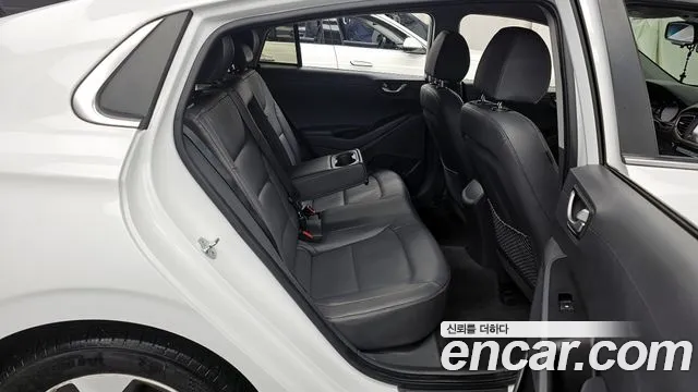 Hyundai Ioniq 2017 — фото 12