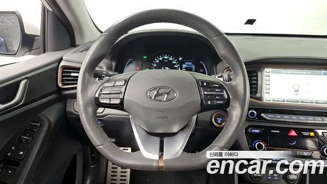 Hyundai Ioniq 2017 — фото 13