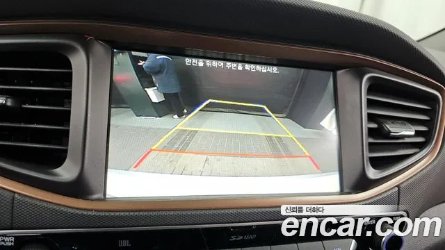 Hyundai Ioniq 2017 — фото 15
