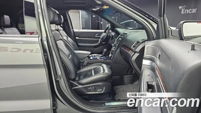 Ford Explorer 2017 — фото 11