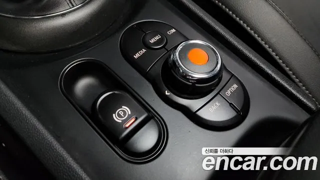 Mini Clubman 2021 — фото 17