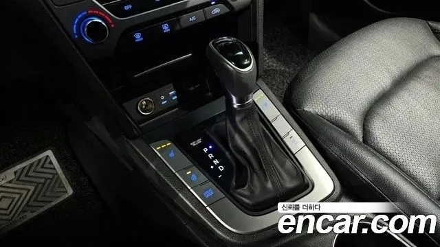 Hyundai AVANTE 2016 — фото 9