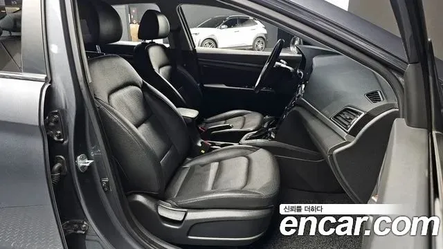 Hyundai AVANTE 2016 — фото 10