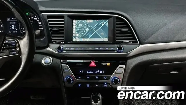 Hyundai AVANTE 2016 — фото 15