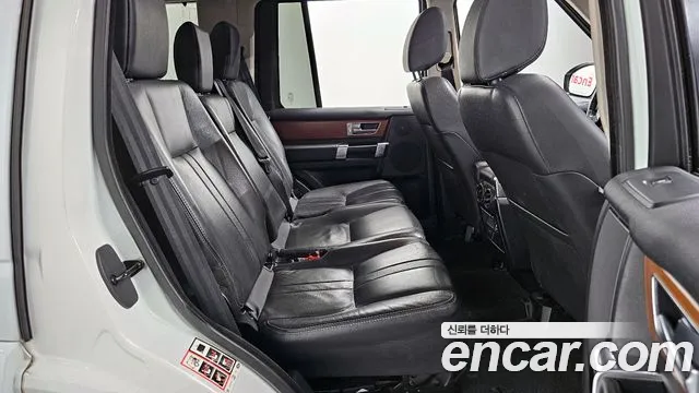 Land Rover Discovery 2016 — фото 12