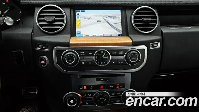 Land Rover Discovery 2016 — фото 16