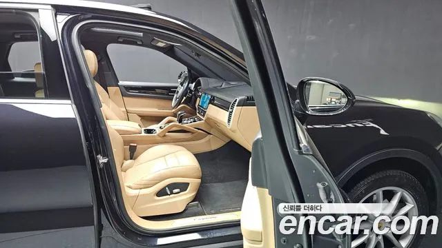 Porsche Cayenne 2019 — фото 11