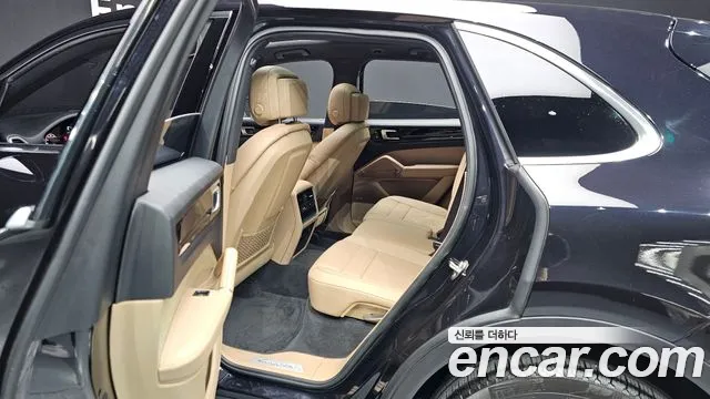 Porsche Cayenne 2019 — фото 12