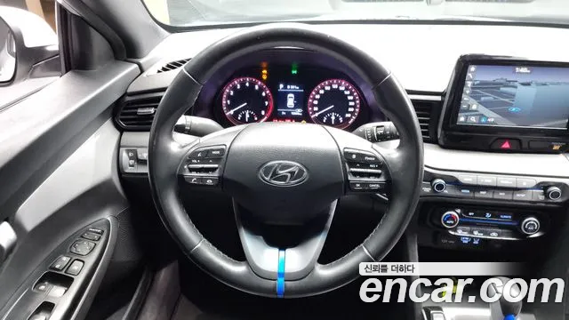 Hyundai Veloster 2018 — фото 13