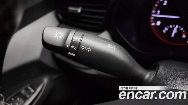 Hyundai Veloster 2018 — фото 18