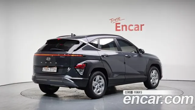 Hyundai Kona 2023 — фото 1