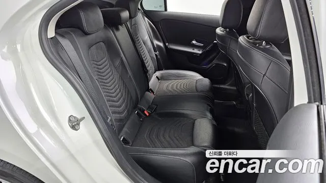 Mercedes-Benz A-Class 2020 — фото 12