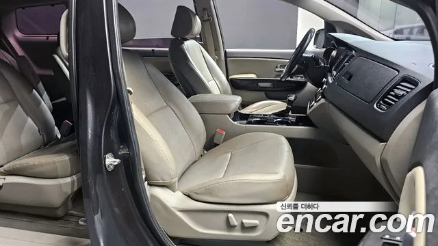 Kia Canival 2020 — фото 10