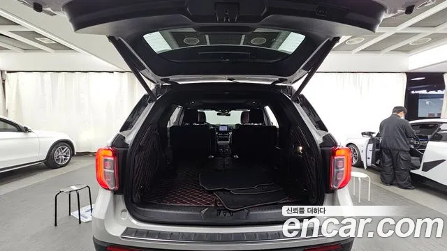 Ford Explorer 2021 — фото 20