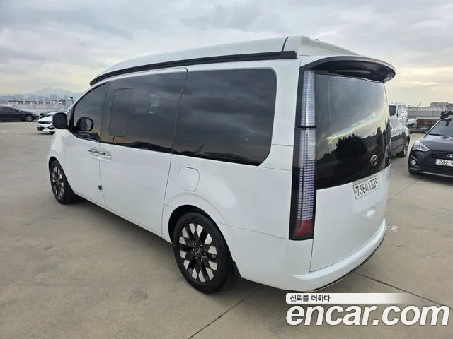 Hyundai Staria 2023 — фото 3