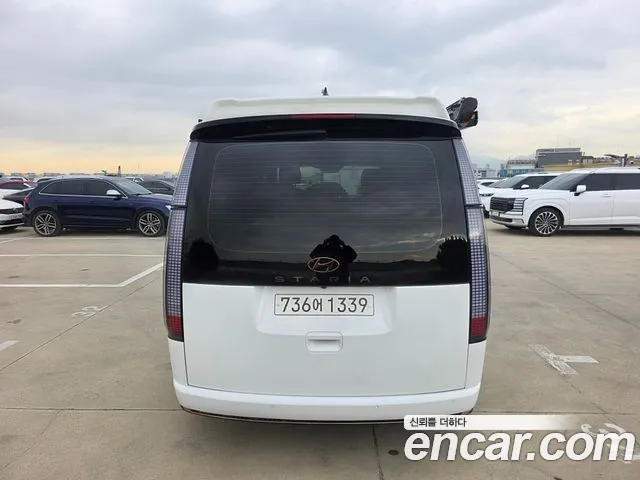 Hyundai Staria 2023 — фото 4