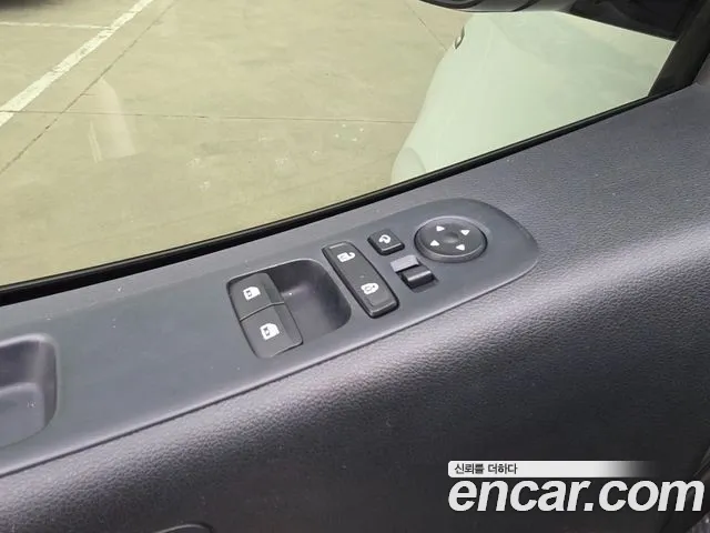 Hyundai Staria 2023 — фото 15