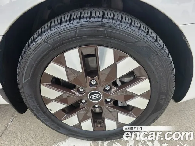Hyundai Staria 2023 — фото 20
