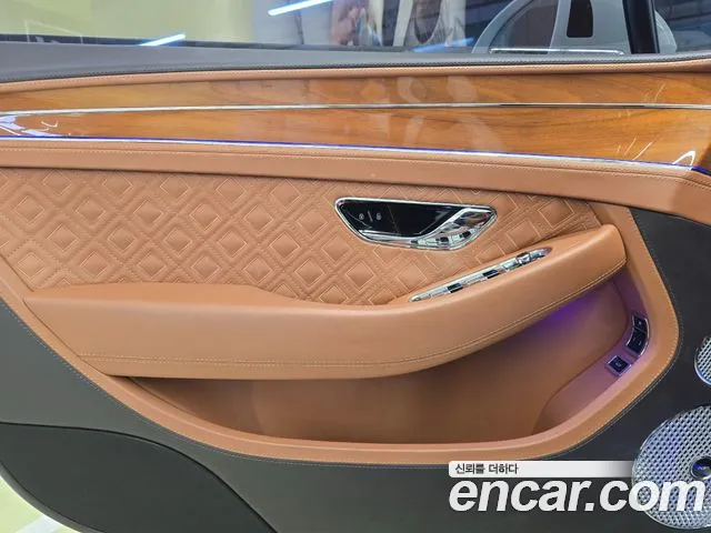 Bentley Continental 2020 — фото 18