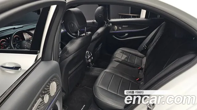 Mercedes-Benz E-Class 2023 — фото 12