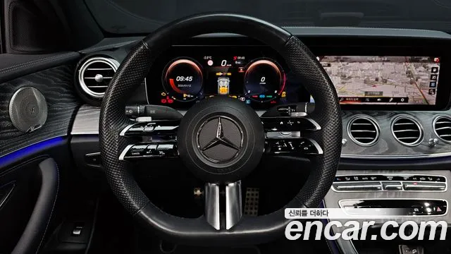 Mercedes-Benz E-Class 2023 — фото 13