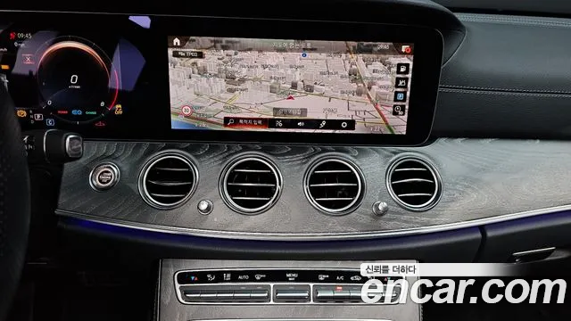 Mercedes-Benz E-Class 2023 — фото 14