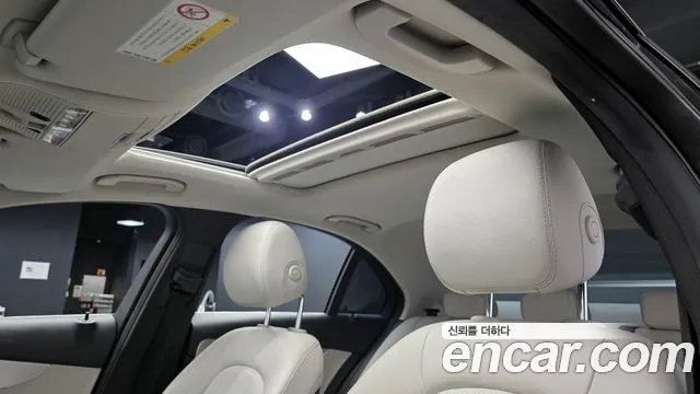 Mercedes-Benz C-Class 2017 — фото 17