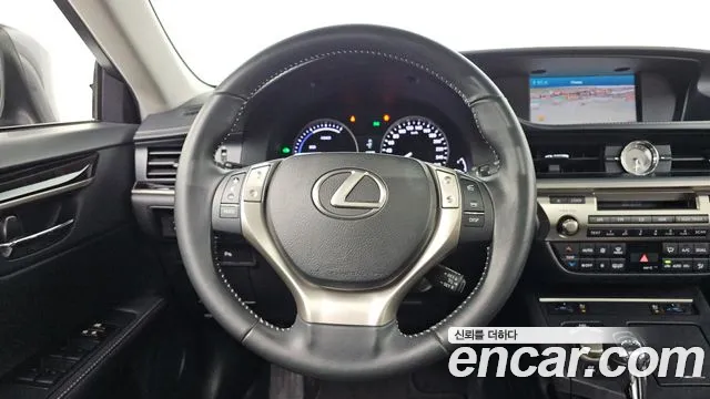 Lexus ES 2014 — фото 11