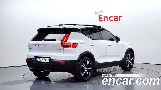 Volvo XC40 2021 — фото 2