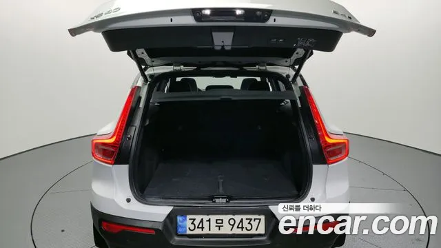 Volvo XC40 2021 — фото 20